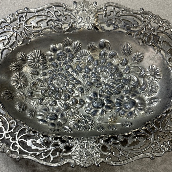 Ornate Silver vintage Repousse Floral Oval Tray - Picture 7 of 10